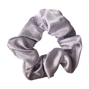Licht paarse satijnen haarelastiek, klassieke vintage stijl paardenstaart haaraccessoire.