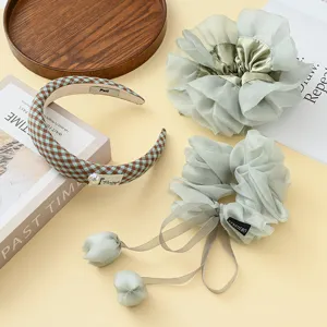 Chouchous tulipe vert clair doux d'été et serre-tête écossais, ensemble de cheveux en organza.