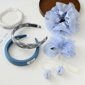 Σετ γαλάζια οργάντζα scrunchies και καρό τζιν στέκες μαλλιών για γυναικεία αξεσουάρ