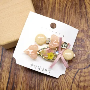 Sweet floral resin heart hair clip side clip detailed view for charming daily wear