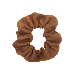 Elastico per capelli in tessuto marrone, design plissettato vintage, accessorio quotidiano elegante.