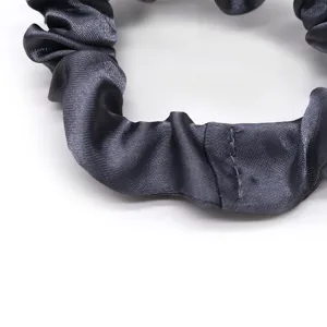 Scrunchie per capelli in raso grigio scuro fascia per capelli in finta seta per donne.