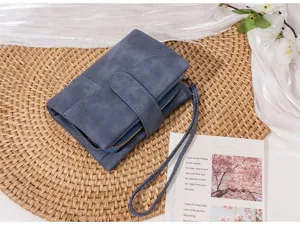 Damen kurze dreifache Geldbörse mattes Leder Kartenetui Clutch Tasche mit Handschlaufe.