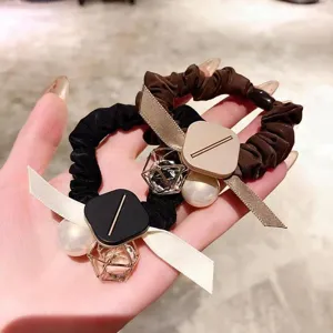 Elastico per capelli in raso stile coreano con fiocco, perle e decoro geometrico chic.