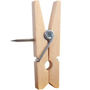 Mollette di legno con puntina per bacheca di sughero, strumento d'arte da ufficio vista principale.
