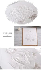 Détail de carte de vœux à fleurs gaufrées, art du papier exquis, élégante carte cadeau de vœux.