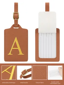 Étiquette de bagage en cuir PU marron avec lettre A brodée dorée et boucle en métal.