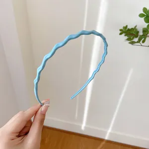 Blue wave headband with teeth, glossy finish hair accessory, sweet style detail view.