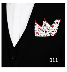 Detalle de pañuelo de bolsillo floral, diseño de borde rojo exquisito para traje.