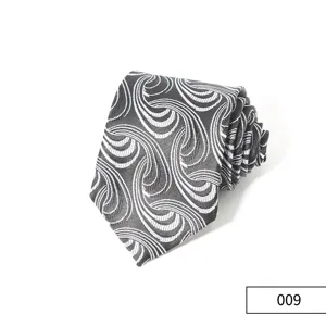 Primo piano di una cravatta da uomo arrotolata con un elegante motivo a vortice grigio.