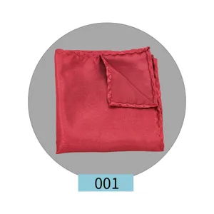 Detalle de pañuelo de bolsillo rojo, pañuelo de traje doblado con costura, accesorio elegante.