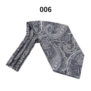 Detaillierte Ansicht des klassischen Paisley Jacquard Halstuchs für elegante Herren.