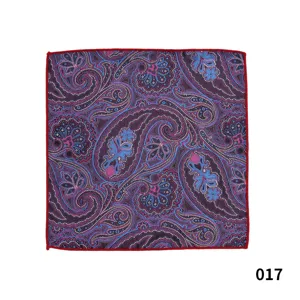 Vista detallada de la textura del tejido para pañuelo de bolsillo con diseño de cachemira.