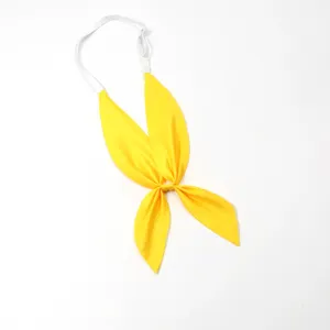 Foulard de marin JK nœud poisson jaune pré-noué avec sangle élastique blanche réglable.