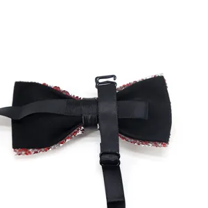 Classico papillon da uomo con strass e cinturino regolabile, vista posteriore elegante.