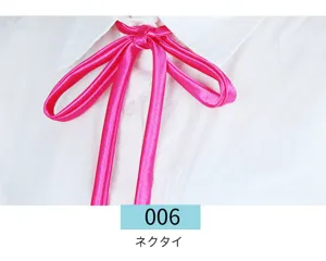 Nahaufnahme einer leuchtend rosa Seidenkrawatte für JK-Uniformen und Matrosenanzüge.