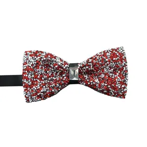 Elegante papillon da uomo con strass rosso e argento fiocco scintillante per abito.