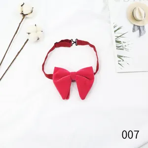 Rote Samt Fliege mit verstellbarem Riemen, eleganter großer Bräutigam Styling Accessoire.