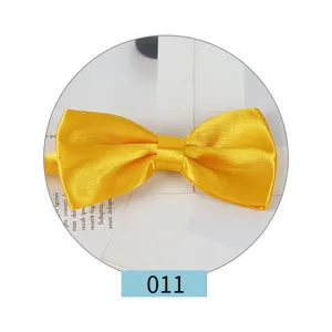 Farfallina in raso giallo da uomo, accessorio moda classico per abito da sposo e matrimonio.
