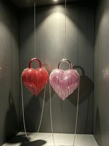 Sac de soirée cœur en strass avec franges et poignée en métal pour banquets et robes