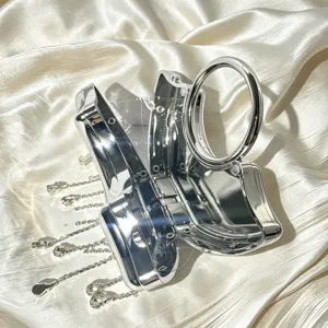 Silberne metallic Mini Abendtasche Clutch mit Ringgriff und Quasten für Damen Party.