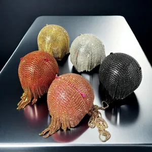Sac de soirée sphérique en strass avec franges, pochette élégante pour fête et bal.