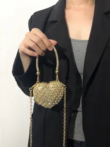 Atemberaubende Strass Herz Abendtasche, luxuriöse goldene Kristall Clutch für Partys und Anlässe.