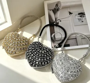 Glänzende herzförmige Strass-Abendtasche mit glitzerndem Griff, elegante Clutch für Party.