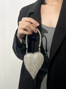 Mini herzförmige Strass-Abendhandtasche mit Kristallfransen, stilvolle Party-Kettentasche.