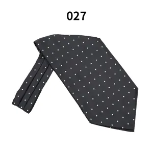 Klassisches schwarzes Krawattentuch im Ascot-Stil mit weißen Punkten für Herren.