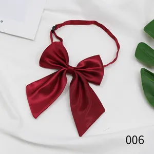 Roter Satin JK Uniform Schleife für Schülerinnen, stilvolles japanisches College-Accessoire.