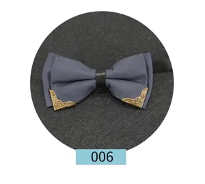 Vista dettagliata di farfallino grigio da uomo con angoli metallici dorati eleganti.