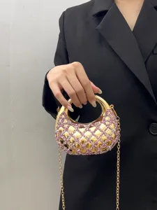 Elegante goldene Strass-Crescent-Abendtasche mit Kettriemen für Damenpartys und Hochzeiten.