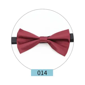 Clásica pajarita burdeos para hombre con correa negra ajustable para trajes formales.