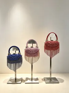 Elegante perlenbesetzte Fransen-Abendhandtasche mit funkelnden Strasssteinen und Griffen.