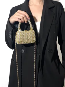 Elegante Strass-Abendtasche mit Metallkette, perfektes Modeaccessoire für Frauen-Partys.