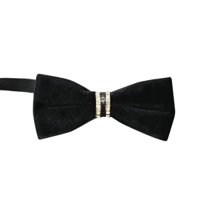 Nœud papillon noir classique en velours pour homme, orné d'un anneau central en strass brillants.