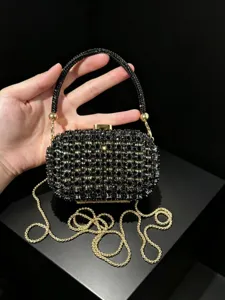 Luxus Strass Abendtasche, schwarze Kristall Acryl Box Clutch mit edler goldener Kette.