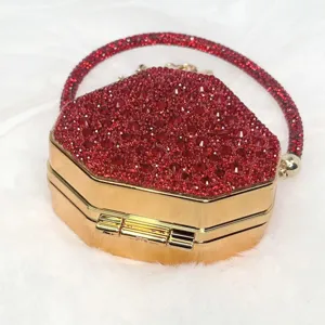 Rote Kristall Sechseckige Abendtasche, luxuriöse goldene Metall Mini Handtasche mit Griff.