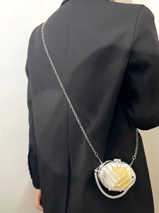 Mini Strass Umhängetasche mit Kette, elegante Acryl Abendtasche für Damen neu.