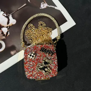 Glitzernde Strass Acryl Abendtasche Detail, luxuriöse Handtasche mit Kette für Damen.