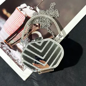 Glänzende Strass Mini Umhängetasche Acryl Box Clutch mit silberner Kette für Damen