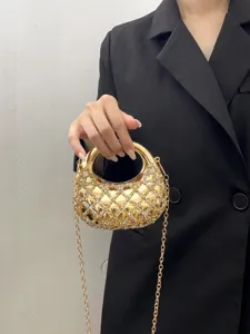 Goldene Abendtasche mit Strass verziert, elegante metallische Halbmond Clutch Tasche.