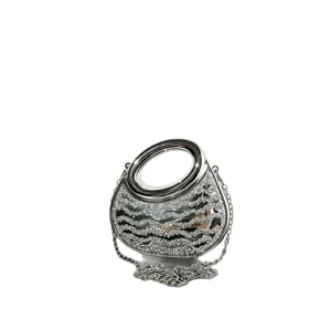 Silberne Acryl-Abendtasche mit Strasssteinen, Metallring-Griff und schicker Kettenschultertasche.