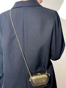 Modische strassbesetzte Acryl Mini Abendtasche mit Kette eleganter Damen Umhängetasche