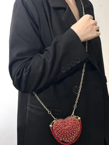 Mini Herz Strass Kettenbeutel, elegante rote Kristall Umhängetasche für Damen Abendparty.