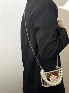 Borsa a scatola in acrilico da donna, elegante borsa a tracolla con catena di perle.