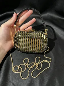 Luxus Strass Abendtasche mit schwarzem Perlenhenkel und goldener Metallkette für Damen.