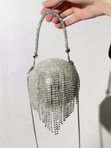 Magnifique sac de soirée sphérique en strass avec des cristaux étincelants et franges.