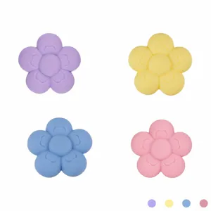 Silicone car vent flower aromatherapy clip, cute floral scent diffuser interior decoration.